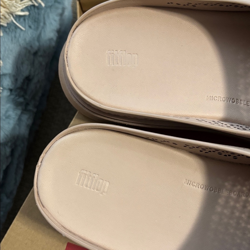 Fit Flop platform slides sz 9 NWT/B - Picture 2 of 4